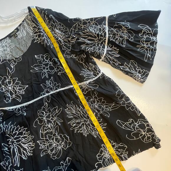 Suzanne Betro Floral Peasant Top Women's Size 3X Black White Bell Sleeve Blouse - Picture 9 of 9